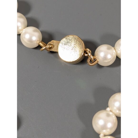 Vintage Glass Faux Pearl Rhinestone Clasp Classic Necklace 17" - Picture 7 of 9